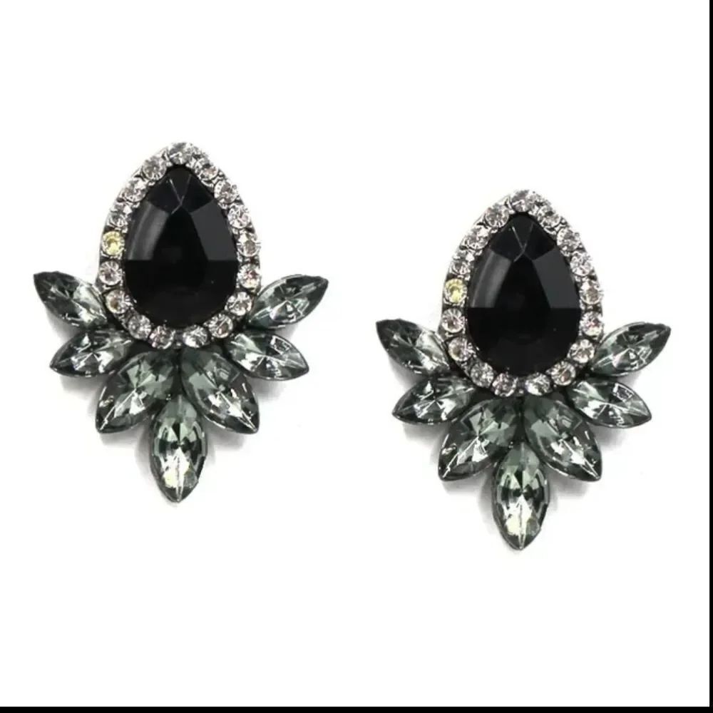 NWOT Black and White Rhinestone Earrings